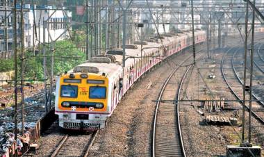 मुंबई लोकल सर्वांसाठी एक फेब्रुवारीपासून