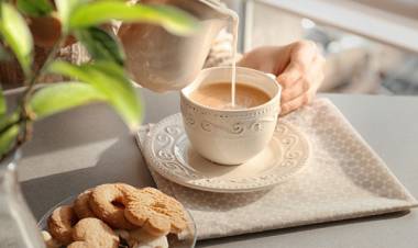 चहा किंवा कॉफी प्यायल्याने रक्तातील साखर वाढू शकते का ?