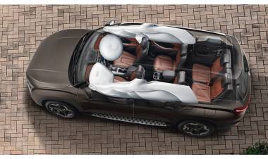 सर्वसामान्य वापरत असलेल्या लहान कारमध्येही सहा एअरबॅग्स द्या