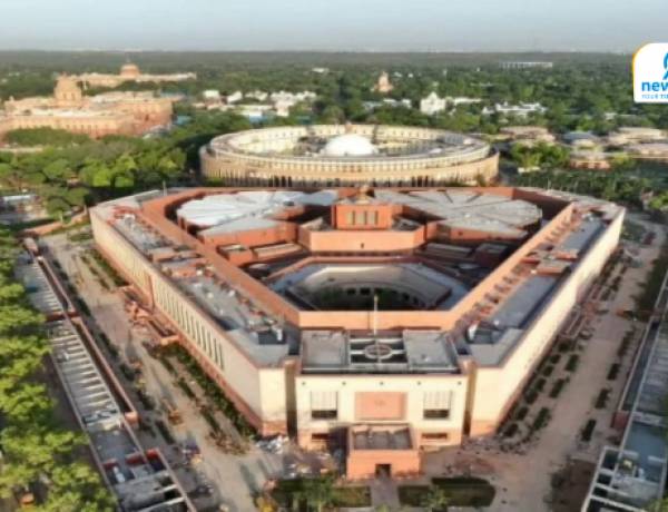 Politics :  आता थेट राष्ट्रीय पक्षाला खिंडार? थेट 25 खासदार फुटणार, देशभरात खळबळ; ममतादीदी, उद्धव ठाकरेनंतर कुणाचा नंबर? 