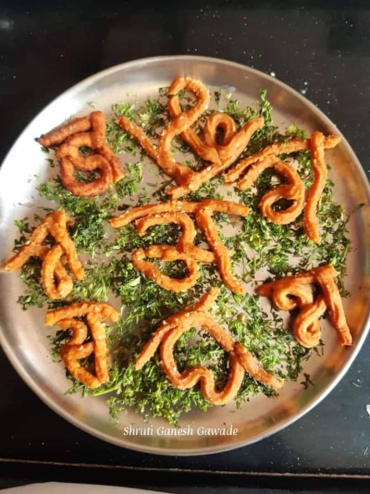 मोडी लिपीचे जतन करणारी 'मोडी गर्ल'