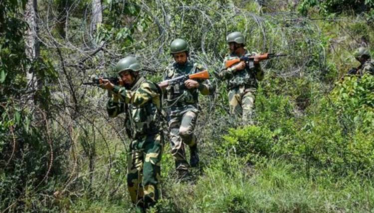 जम्मू काश्मीरमध्ये दहशतवाद्यांसोबत चकमकीत ५ जवान शहीद