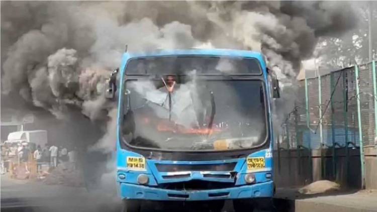 पिंपरी चिंचवडमध्ये बर्निंग बसचा थरार