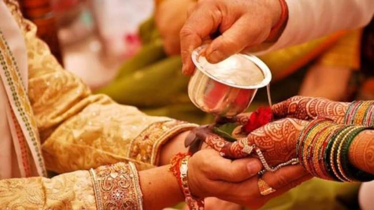 ओमायक्रॉनचा धोका अन् महिन्याभरात देशात २५ लाख लग्न 