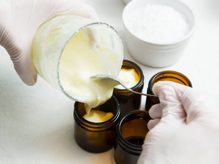 हिवाळ्यात त्वचेचे रक्षण करण्यासाठी घरगुती सनस्क्रीन करा तयार