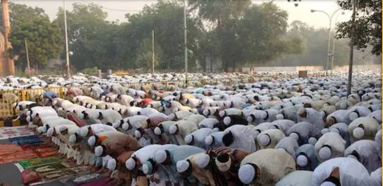 …जेव्हा बाळासाहेबांमुळे मुंबईच्या रस्त्यांवरील नमाज पठण बंद झालं