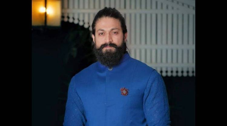 KGF स्टार यशला करायचंय ‘या’ प्रसिद्ध बॉलिवूड अभिनेत्रीसोबत काम,